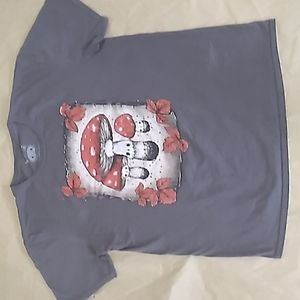 Stephanie Bayles mushroom tee-shirt